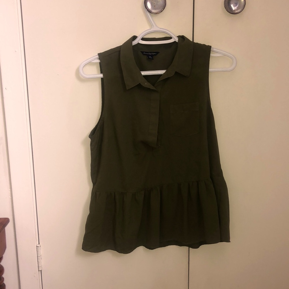 Flowy thin tank w buttons
